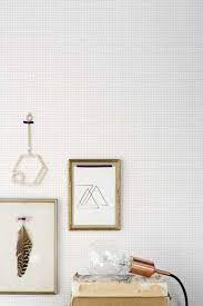karwei behang met een subtiele gouden print karwei behang print dessin goud behang behang ideeen meisjeskamer