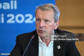 35 Photos & High Res Pictures