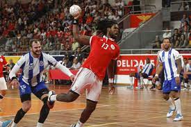 Depois de um campeonato perfeito, com 30 vitórias em 30 jogos, os dragões procuram a 'dobradinha', o que significaria o pleno de triunfos em portugal durante uma época inteira. Campeonato Andebol 1 Fc Porto Vs Sl Benfica P Andebol Porto Benfica
