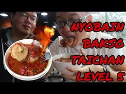 Peminatnya pun tak hanya berasal dari kalangan anak muda saja, tapi anak kecil hingga orangtua pun juga menyukai makanan satu ini. Youtube Rumah Indah