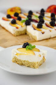 Ein süßes rezept für figurbewusste. Kalorienarmer Joghurt Quark Kuchen Mit Fruchten Zuckerfreies Rezept