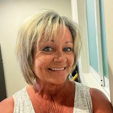 Are there robes and slippers in the sun club adults only junior suites?