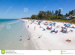 Amerika birleşik devletleri'nin en büyük kentlerinden los angeles'ın yerel yönetim binasıdır. Harlig Strand I Naples Florida Redaktionell Fotografering For Bildbyraer Bild Av Tilltr 90388559