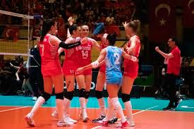 Voleybol, file ile ikiye bölünmüş bir oyun alanı üzerinde altı kişilik iki takım ile oynanan bir spor dalıdır. A Milli Kadin Voleybol Takimi Olimpiyatlarda