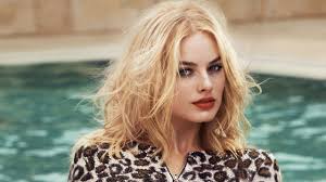 Margot robbie (/ ˈ m ɑ ː ɡ o ʊ ˈ ɹ ɒ b i / 1), née le 2 juillet 1990 à dalby (), est une actrice et productrice australienne. Margot Robbie Height Weight Age Affairs Movies List Family