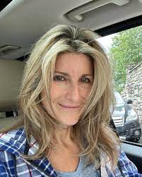 Banfield stands at a height of 5'10 (1.78meters). Ashleigh Banfield Facebook
