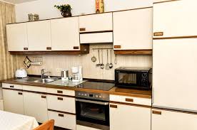 Die küche hat knappe 12 qm türe und fenster gegenüber, wie gesagt, genaue daten kann ich irgendwie bereitstellen. Wohnkuche Ferienwohnung Tappert