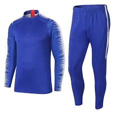 Een voetbal trainingspak draag je voor verschillende doeleinden. Club Team Blue Voetbal Trainingspak 2018 Voetbal Club Training Trui Pak Buy Club Team Blue Voetbal Trainingspak Voetbal Club Training Trui Pak Voetbal Zweet Pak Product On Alibaba Com