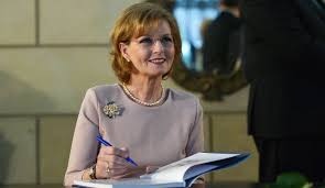 Principesa moştenitoare margareta și principele radu vor participa, sâmbătă, la ceremonia religioasă de luare a luminii sfinte în noaptea învierii, condusă de înalt ultima vizită a membrilor casei regale a româniei la catedrala mitropolitană a avut loc în 31 octombrie 1942, când regele mihai și regina. Principesa Margareta Mesaj De Ziua RegalitÄƒÅ£ii Regii Au Contribuit La Crearea Romaniei Moderne Descopera Ro