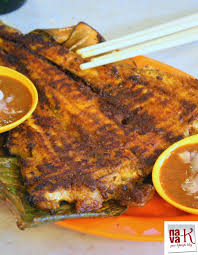 Inilah yang kita panggil ikan bakar sebenar, siap bakar dengan kayu arang harum berasap. Red Garden Food Paradise Leith Street George Town Penang Grilled Ikan Pari Stingray Paired With Chilli Dip Food Penang George Town Penang