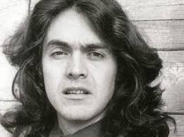 Erano gli inizi degli anni '70, riccardo fogli aveva ottenuto la notorietà come cantante dei pooh ed era sposato con la cantante viola valentino. Riccardo Fogli Quando Diceva Piuttosto Che Lasciare Patty Pravo Torno A Fare Il Gommista Corriere It