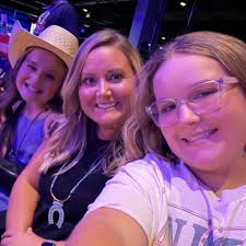 Vrobi rolling bat bags for softball team