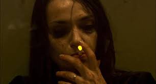 🔪🤰 Hay películas que no te dejan respirar, que parecen hechas para  desgarrarte los nervios. “Al interior” (2007), dirigida por Alexandre  Bustillo y Julien Maury, es una de las experiencias más brutales