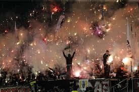 It shows all personal information about the players, including age, nationality, contract duration and current market value. Eintracht Frankfurt Fans Zeigen Grosse Choreografie Vor Dem Spiel Gegen Apollon Limassol