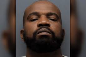 罪行令人发指！亚裔老妪遭拳击125次脚踩7次脑出血，嫌犯获刑17.5年（多图）_受害者_梅尔·埃斯科_杨克斯