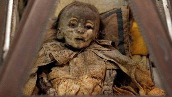A boy turned entirely green. A centuries-old mummified teenager discovered  in Bologna, Italy in 1987 had puzzled archaeologists for decades with his  vivid emerald color. Now, science has finally cracked the case.