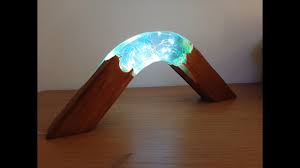 Lampara De Noche De Resina Epoxi Y Madera Resin Art In 2020 Resin Art Resin Diy Night Lamps