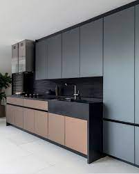 This white modern kitchen uses its space wisely. Vasche Uber Uenno Kuchen Ideen Modern Kitchen Design Modern Kitchen Kitchen Design