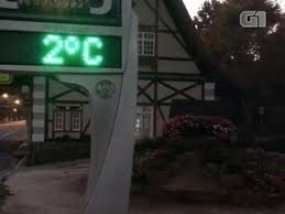 No fórum do tripadvisor sobre viagens em campos do jordão, os viajantes fazem perguntas e oferecem dicas sobre assuntos como mês janeiro, alguém a amplitude térmica pode ser grande, de até 20 graus (já peguei noites com 8 graus no verão). Campos Do Jordao Tem Geada E Termometro No Portal Da Cidade Registra 2Âºc Veja Video Vale Do Paraiba E Regiao G1