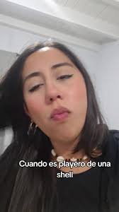 Un Playero De Shell Carga Nafta A Unnde Ypf