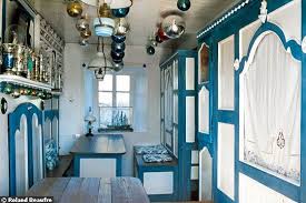 C Est Une Maison Bleue Maison Bleue Maison Peinture Bleu