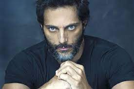 Joaquín furriel news, gossip, photos of joaquín furriel, biography, joaquín furriel girlfriend list 2016. Joaquin Furriel Tuvo Que Parar Una Funcion De Hamlet Por La Pelea De Dos Espectadores