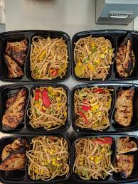 Next, add the minced garlic and sautee with the veggies for about a minute. Week 17 Of My 2017 Meal Prep Garlic Parmesan Grilled Chicken With Vegetable Stir Fry Mealprepsunday