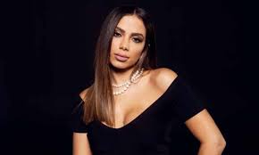 Larissa de macedo machado (born march 30, 1993), known professionally by her stage name anitta, is a brazilian singer, songwriter, television host, actress, and businesswoman. Anitta Removes The Bottom And Lets Herself Be Photographed Like This Spark Chronicles