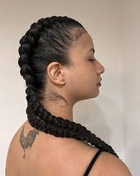 LA GUAPA CHONGA 🧸💅🏾🧠 book “2 Braids w extensions”