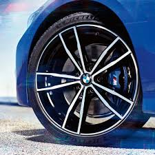 De nieuwe 2021 bmw m4 competition stuurt 510 pk en 650 nm koppel naar de achterwielen. Bmw 3er Limousine Modelle Technische Daten Hybride Preise Bmw De