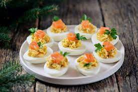 I croissant salati sono perfetti da servire per un brunch o un aperitivo! Antipasti Con Le Uova 7 Idee Per Un Buffet Goloso