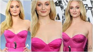 It's time for more fabulous award season fashion! Sophie Turner Breathtaking Look At 2020 Sag Awards Youtube