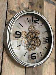 industriele tandwiel klok kleur zilver prachtige metalen wandklok tandwielen draaien rond met glasplaat voor de wijzerplaat doors klok wandklok metaal