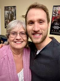 Elizabeth Tinney's Instagram, Twitter & Facebook