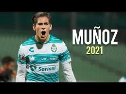 La asociación mexicana de futbolistas (amfpro) manifestó su apoyo al atacante santiago muñoz después de haber sido separado del primer equipo del santos laguna para enviarlo a la sub 20. Santiago Munoz Con Pie Y Medio En El Newcastle De La Premier League