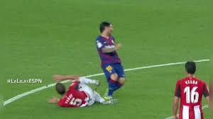 Lionel messi festejó su cumpleaños número 34 en su habitación, con sus compañeros y rodeado de regalos. Video Barcelona Vs Athletic Club Lionel Messi Piso A Yeray Alvarez Pero Ni El Arbitro Ni El Var Sancionaron Al 10 Del Barcelona Laliga Rpp Noticias