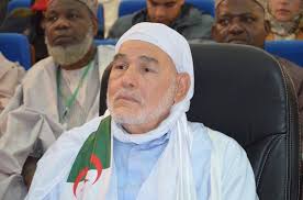 تنقلب الأحداث، ويعيش الأستاذ أيوب باقة من المغامرات تقوده إلى لقاء توفيق بك. Ø§Ù„Ø®Ø·Ø§Ø· Ù…Ø­Ù…Ø¯ Ø¨Ù† Ø³Ø¹ÙŠØ¯ Ø´Ø±ÙŠÙÙŠ Ù„Ù„Ø¥Ø°Ø§Ø¹Ø© ÙƒØªØ§Ø¨Ø© Ø§Ù„Ù…ØµØ­Ù Ø§Ù„Ø´Ø±ÙŠÙ ØªÙ…Ù†Ø­ Ø§Ù„Ø®Ø·Ø§Ø· Ø­Ø³Ø§ Ø±ÙˆØ­Ø§Ù†ÙŠØ§ ÙØ±ÙŠØ¯Ø§ Ø§Ù„Ø¥Ø°Ø§Ø¹Ø© Ø§Ù„Ø¬Ø²Ø§Ø¦Ø±ÙŠØ©