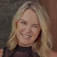 Lori Rayner's Instagram, Twitter & Facebook