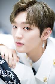 During the fanmeet, six familiar faces unexpectedly appeared while yoon jisung was blindfolded. Yoon Ji Sung Wannaone Yoonjisung Ji Sung Jinyoung One