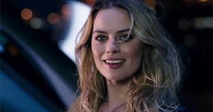 Margot Robbie sfreccia a Monte Carlo sulla Nissan BladeGlider