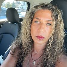 Linda Tedeschi's Instagram, Twitter & Facebook