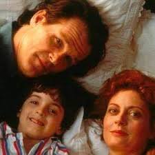 LORENZO 'NUN YAĞI.... 1992 yapımı dram filmi olup, George Miller tarafından  yönetilmiştir. Yaşanmış bir öyküden alınan film; Augusto Odone ve Michaela  Odone adlı anne babanın, amansız bir hastalık olan ALD'ye  (adrenolökodistrofi) yakalanan