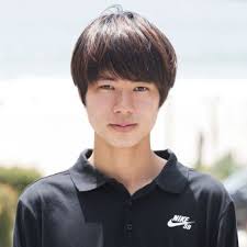 6歳の時、スケートボード選手の父と近所の公園でスケートボードを始めたことをきっかけに競技を始める。 10代前半の頃には国内トップ選手として活躍。当時の堀米を知る競技関係者は「普通の小学生と違った。彼は人をまねるのではなく、自分から人と違う技、誰もできないような技に挑んでいた」と話す。 2014年・2015年には2年連続で日本スケートボード協会(ajsa)年間グランドチャンピオンに輝く。 2016年には「スケートボードの本場で活動しないと注目してもらえない」との思いから活動拠点をアメリカ合衆国・ロサンゼルスに移す。 2017年のスケートボードの世界最高峰プロツアー「ストリート・リーグ」では準優勝を果たし、2018年にイギリス・ロンドンで行われた同大会では日本人初の優勝を遂げた。 2019年5月には、2020年東京オリンピックから正式な種目に加わるスケートボードの強化選手として選ばれる。 同年11月には、中村輪夢、五十嵐カノアらと『japan action sports awards 2019』を受賞。 å €ç±³ é›„æ–— Shop List ãƒ ãƒ©ã‚µã‚­ã‚¹ãƒãƒ¼ãƒ„ Murasaki Sportså…¬å¼ã‚µã‚¤ãƒˆ