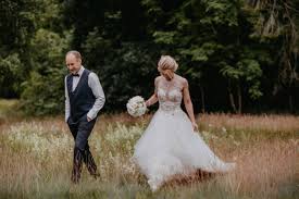 Den schnappschuss von ihrem hochzeitstag postete enie van de meiklokjes gar nicht. Als Hochzeitsfotograf Auf Schloss Stulpe In Der Nahe Von Berlin