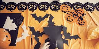 Scary halloween decoration ideas for 2020 sure, not everyone enjoys dressing up for halloween…but decorating your home is a whole different story! Halloween Party Ideas Diy Halloween House Party Ideas