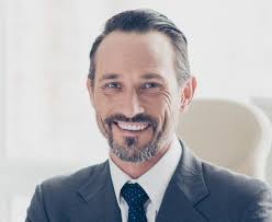 a Simon Robles le gustaba poner ______ y contar ______. ​