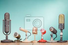 Wir übertragen die pressekonferenz live, außerdem berichtet reporterin nina niebergall aus der trierer innenstadt. Retro Alten Mikrofone Fur Pressekonferenz Oder Interview Auf Fototapete Fototapeten Pressekonferenz Massenmedien Propaganda Myloview De