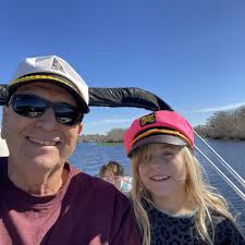 BURRRRR! It's a brisk morning but don't worry, you won't have the brave the  cold to see the manatees! There are plenty right here for Manatee Monday.