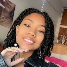 Simran Datta's Instagram, Twitter & Facebook