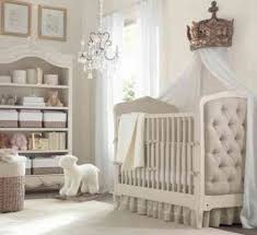 Vrai Lit Royal Et Majestueux En Beige Et Blanc Baby Girl Nursery Room Nursery Baby Room Girl Nursery Room